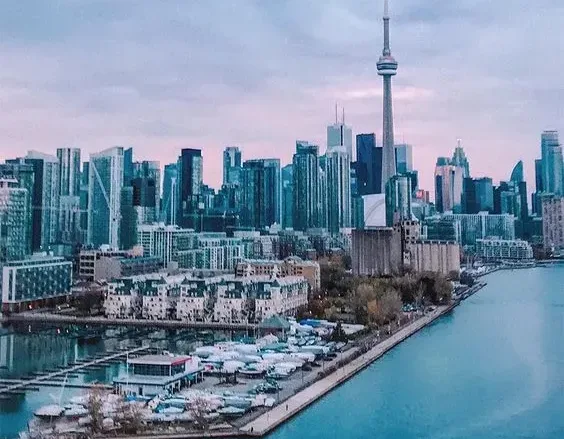 اللجوء الى كندا