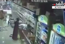 مقيم يمني يضرب شاب سعودي
