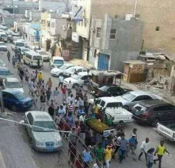 جنازة تمباكي في عدن بعد اعلان وفاة تماكي ” مجاهد” مع بعض المهمشين