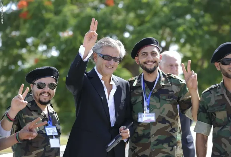 تسببت زيارة برنارد ليفي ليبيا في رد غاضب وأنباء عن رحيله من قبل ترهونه