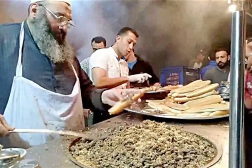 حقيقة وفاة عز المنوفي صاحب مطعم عز للسندوتشات