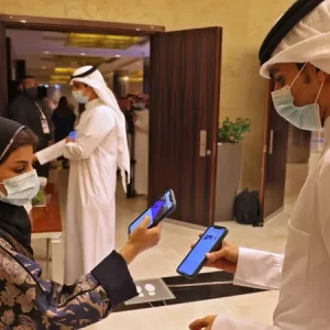 تفاصيل إعادة فرض ارتداء الكمامة والتباعد في