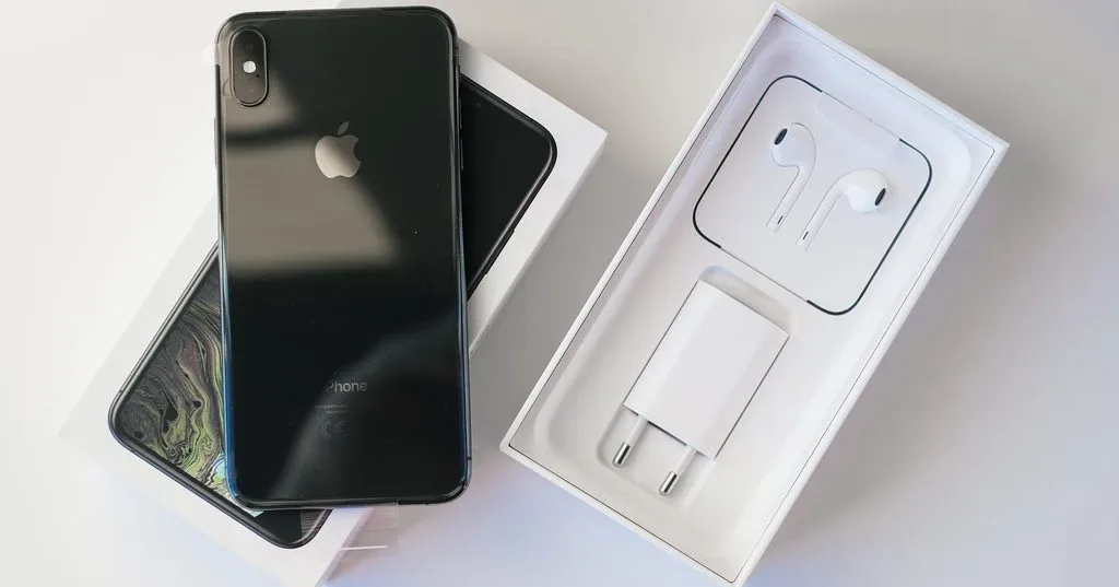 ما هو سعر آيفون xs max  في السعودية