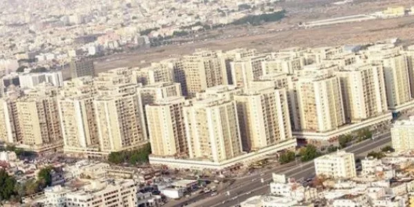 كم تبعد بدر عن المدينة
