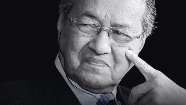 وفاة مهاتير محمد حياة وإرث القائد الماليزي