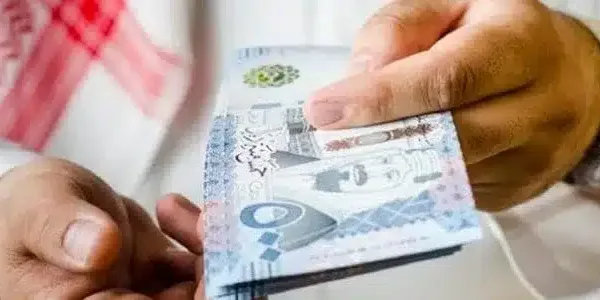 رفع الحد الأدنى للأجور في السعودية إلى 4000 ريال