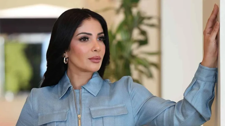 نادية الجندي تُشيد بمواطنتها منى زكي بعد تكريمها في مهرجان البحر الأحمر السينمائي