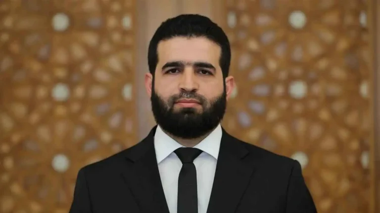 من هو أنس خطاب