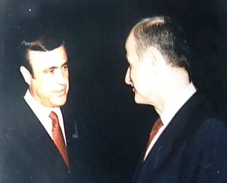 من هو رفعت الأسد