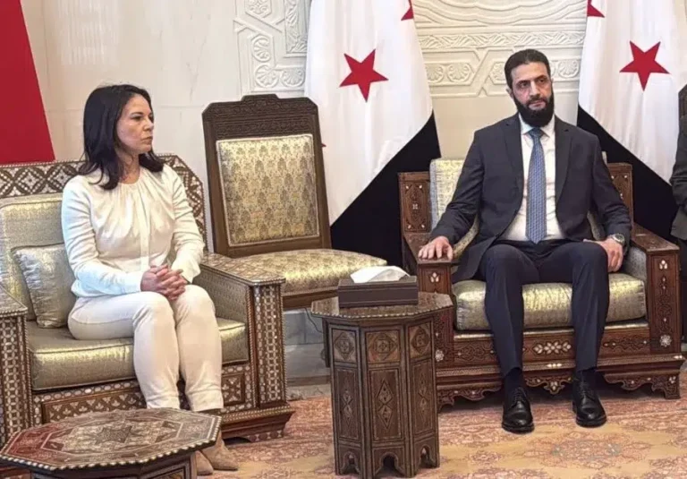 رفض مصافحتي