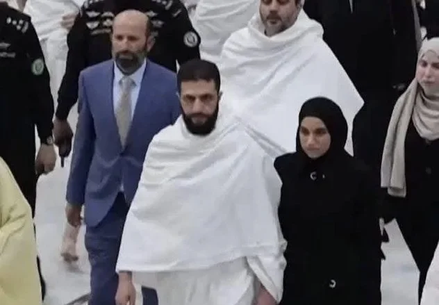 زوجة أحمد الشرع تؤدي مناسك العمرة