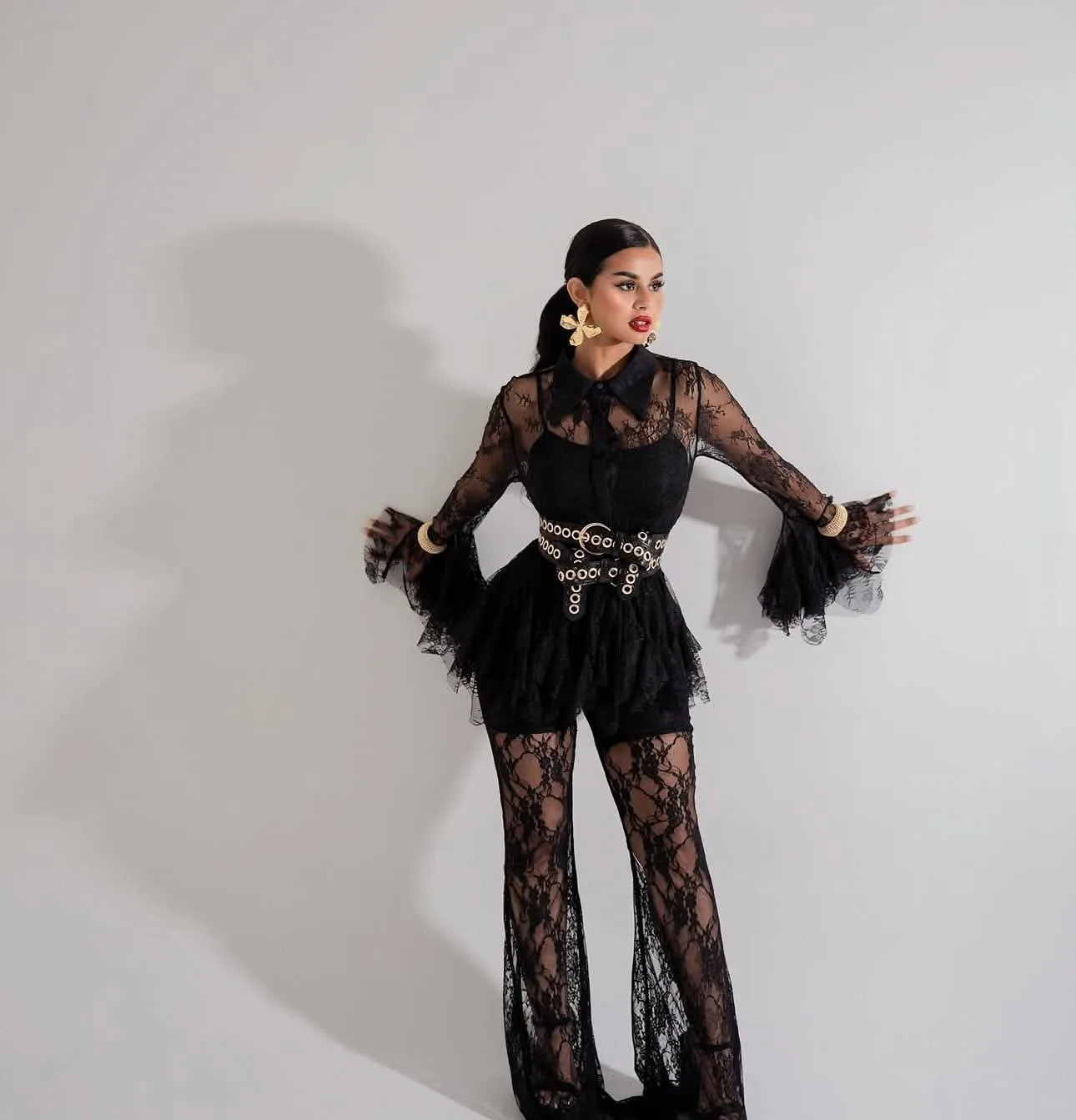 صور جريئة باللون الأسود للفنانة منة عرفة صور جريئة باللون الأسود للفنانة منة عرفة