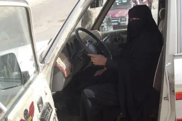 آمنة العلفي