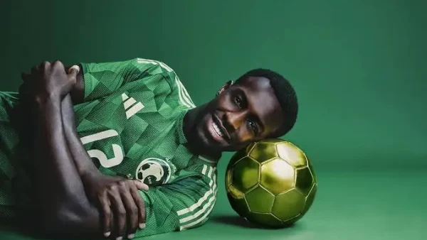 سعود عبد الحميد يحسم موقفه من العودة إلى الدوري السعودي.. الهلال والنصر يترقبان