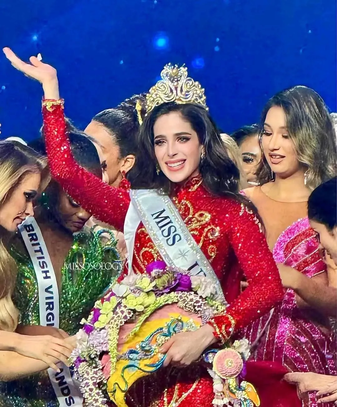 تتويج فاطمة بوش ملكة جمال الكون 2025 تتويج فاطمة بوش ملكة جمال الكون 2025