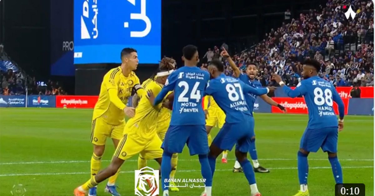 الهلال يهزم النصر بثلاثية مثيرة ويعزز صدارته في الدوري السعودي