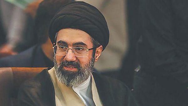 من هو مجتبى خامنئي؟ سيرة ذاتية شاملة لابن المرشد الأعلى الإيراني وتفاصيل عن زوجته زهراء حداد عادل